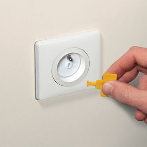 Cache-prises avec clés x12 