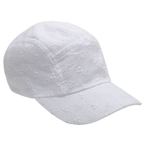 Casquette en broderie anglaise 