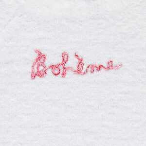 Pull en tricot fantaisie avec inscription en cordelette 