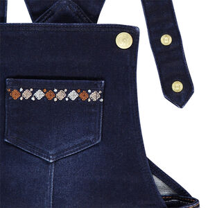 Salopette courte en jeans avec frises brodées style ethnique 