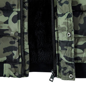 Doudoune motif camouflage all-over et doublure en sherpa 