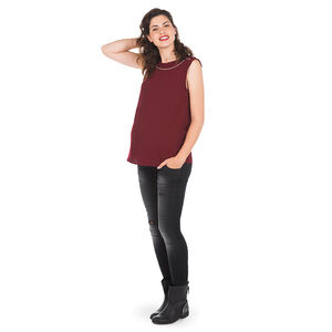 Top de grossesse sans manches en crêpe avec détails dorés et ouverture dos 