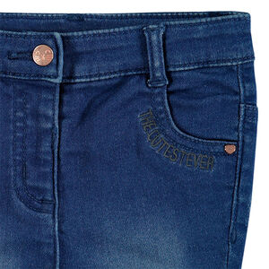 Jeans effet used avec broderies sur les genoux 