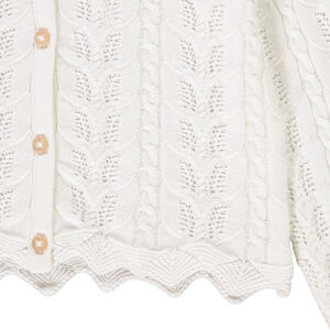 Gilet en tricot ajouré avec jeu de mailles torsadées fille 