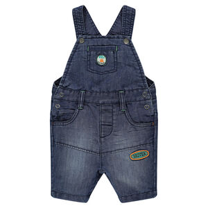 Salopette courte en jeans effet used et crinkle avec patchs 