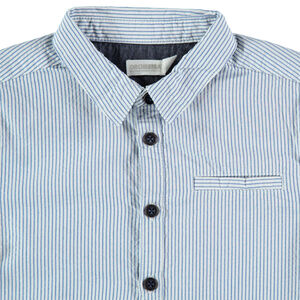 Chemise manches courtes à fines rayures verticales 