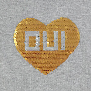 Pull en tricot gris chiné avec coeur en sequins magiques 