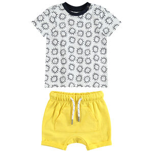 Ensemble avec tee-shirt manches courtes avec soleils all-over et short jaune 