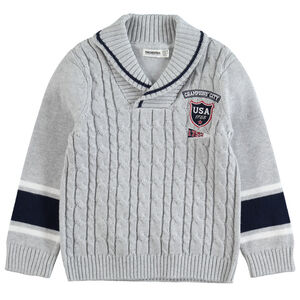 Pull torsadé en tricot avec badge brodé et bandes contrastées 