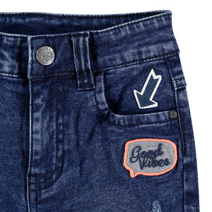 Jeans effet used avec badges patchés  