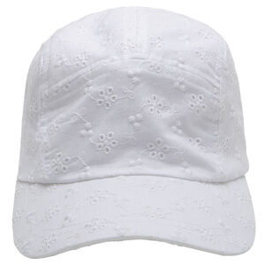 Casquette en broderie anglaise 