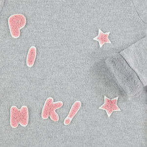 Junior - Pull en tricot chiné avec détails en fausse fourrure et lettres patchées 