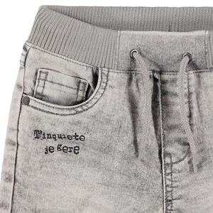 Bermuda en jeans gris avec taille élastiquée et inscriptions printées 