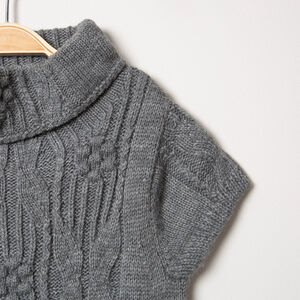 Robe sans manches en tricot à jeux de mailles 