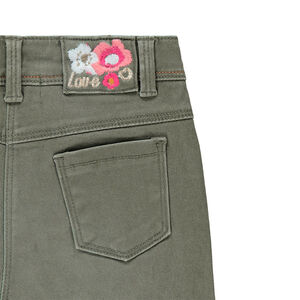 Jeans effet used kaki avec fleurs brodées 