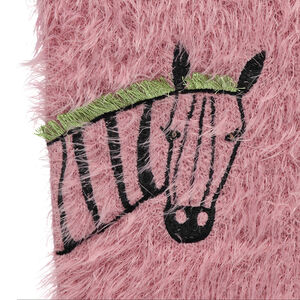 Pull en tricot poil avec zèbre brodé et bandes contrastées sur le bras 