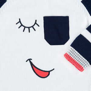 Pull en tricot avec détails brodés et poche plaquée 