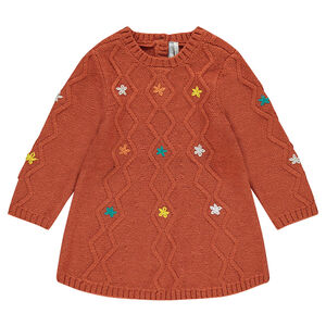 Robe en tricot avec jeu de mailles et fleurs brodées 