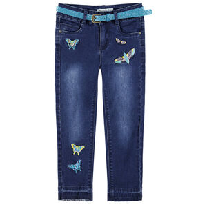 Jeans effet used et crinkle à papillons brodés et ceinture pailletée 