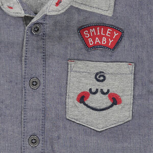 Chemise manches courtes avec poche et badges ©Smiley 