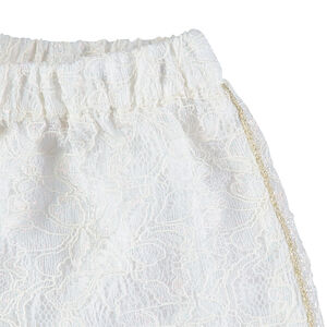 Short en dentelle avec passepoils dorés 