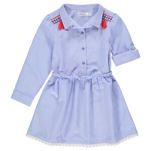 Robe chemise à fines rayures avec ceinture tressée 