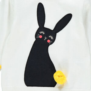 Pull en tricot avec lapin brodé et pompon  