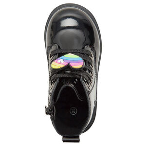 Bottillons vernis avec badge en gomme sur les lacets du 24 au 29 