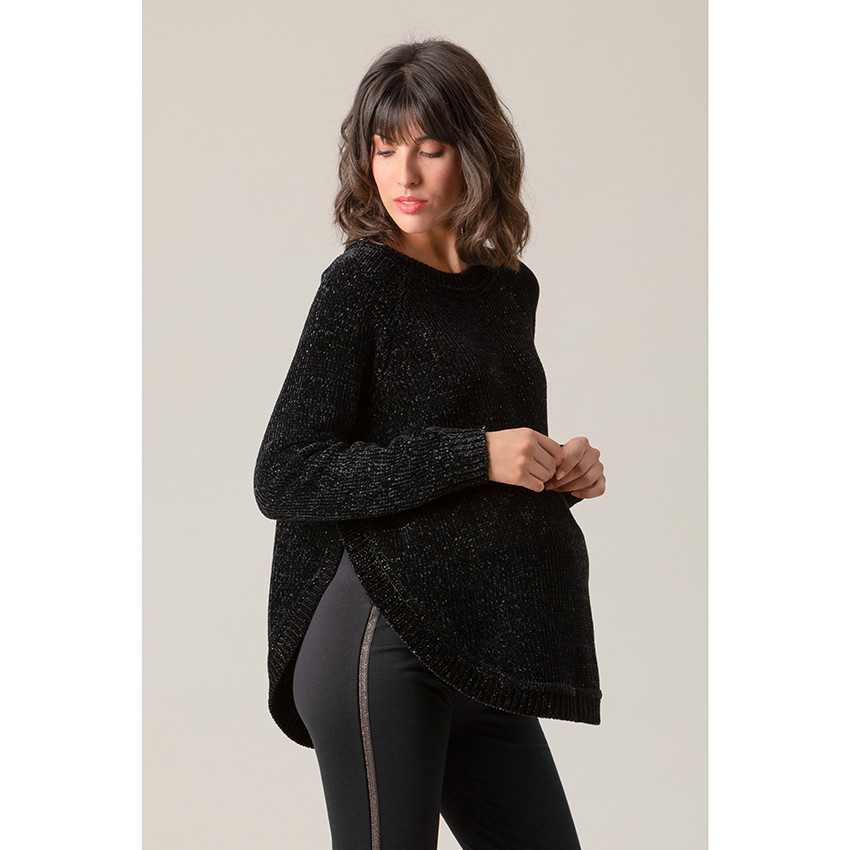 Pull chenille forme poncho à pans arrondis 