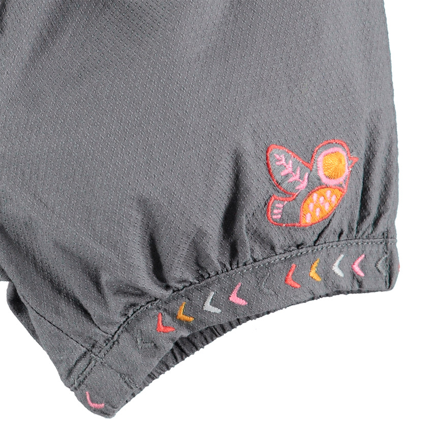 Short en coton fantaisie avec broderies contrastées 