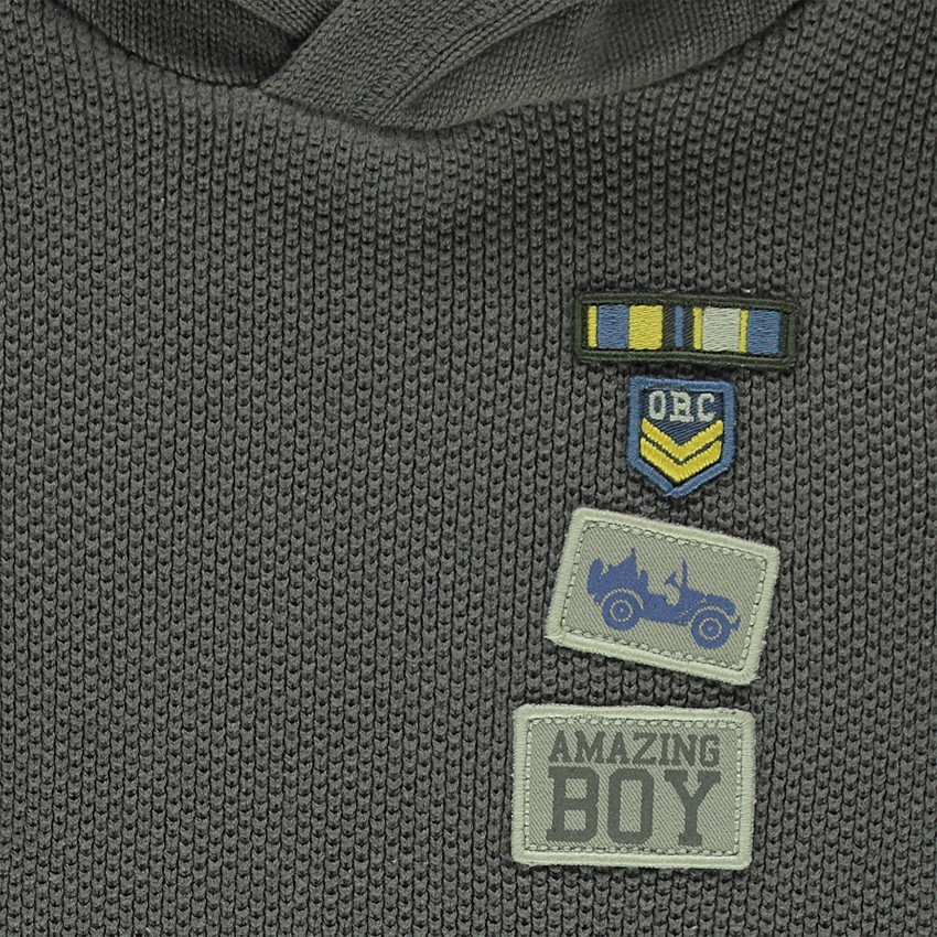 Pull à capuche en tricot fantaisie avec badges patchés 