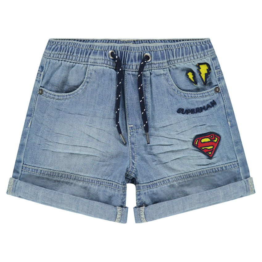 Bermuda en jeans effet used avec badges patchés Warner Superman 