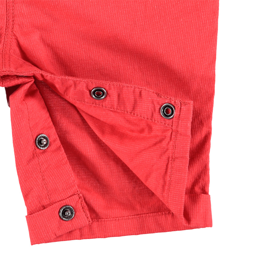 Ensemble chemise manches courtes rayée et salopette rouge 