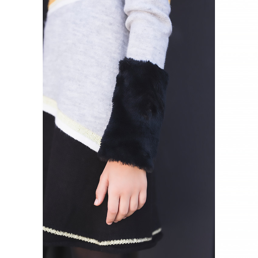 Robe manches longues en tricot avec jeux de contrastes et détails fausse fourrure 