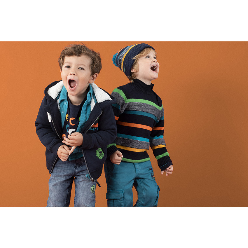 Chemise manches longues en velours bleu avec poche et badges 