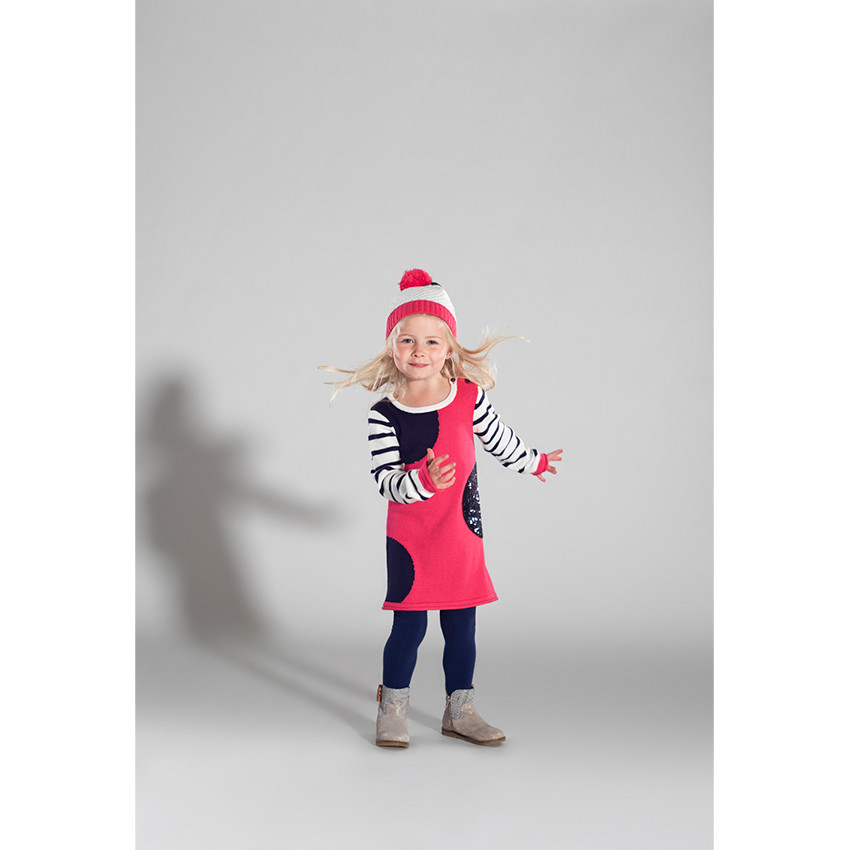 Bonnet en tricot avec pompon rose 