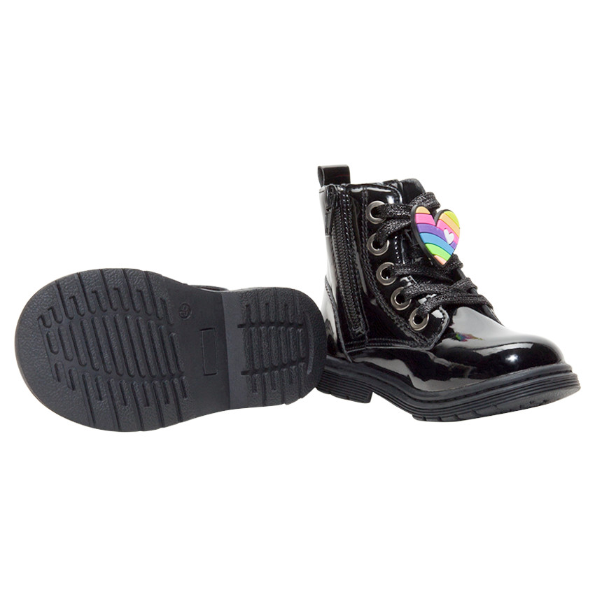 Bottillons vernis avec badge en gomme sur les lacets du 24 au 29 