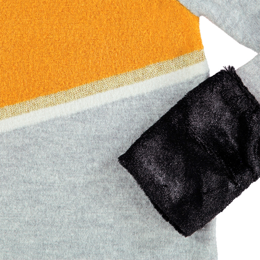 Robe manches longues en tricot avec jeux de contrastes et détails fausse fourrure 