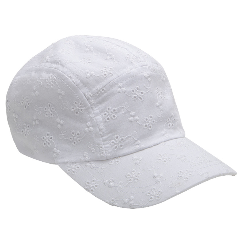 Casquette en broderie anglaise 