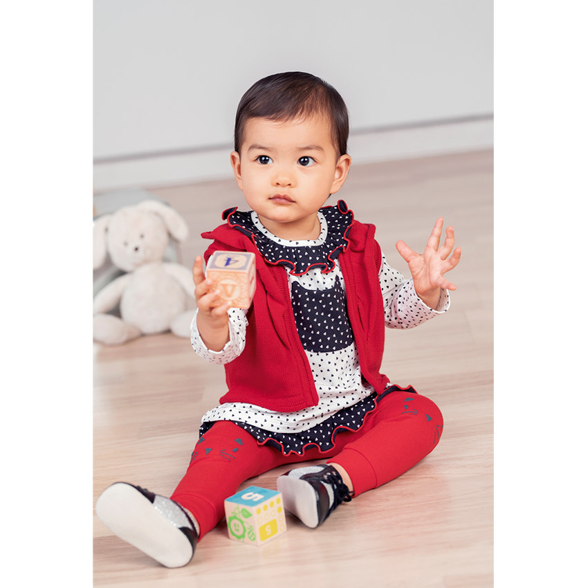 Ensemble avec tunique imprimée, gilet sans manches et legging printé 