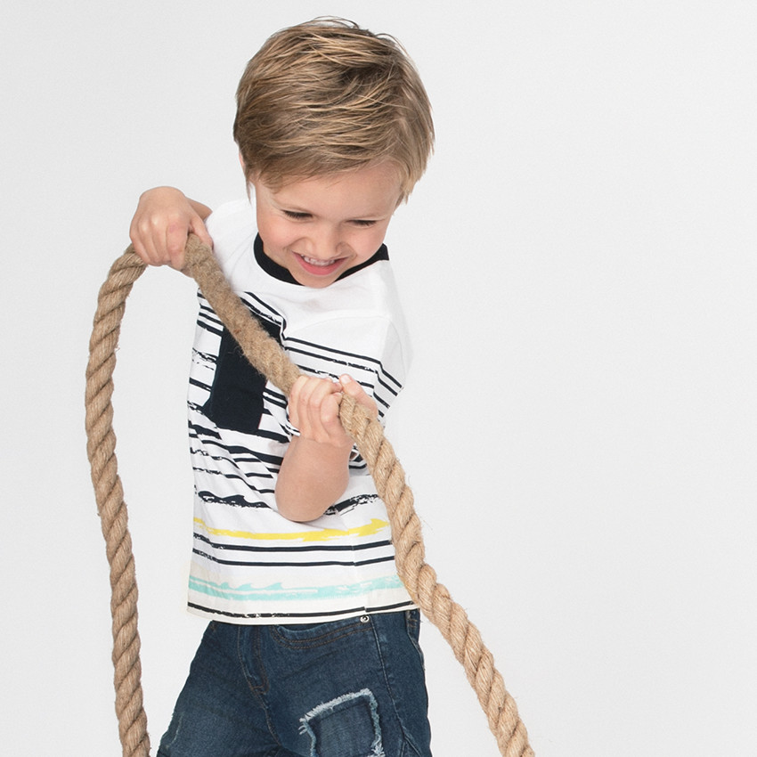 Tee-shirt manches courtes en jersey avec rayures effet vague et poche 