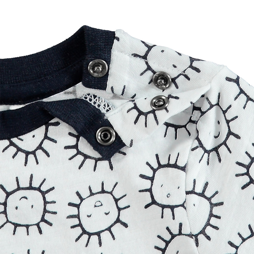 Ensemble avec tee-shirt manches courtes avec soleils all-over et short jaune 