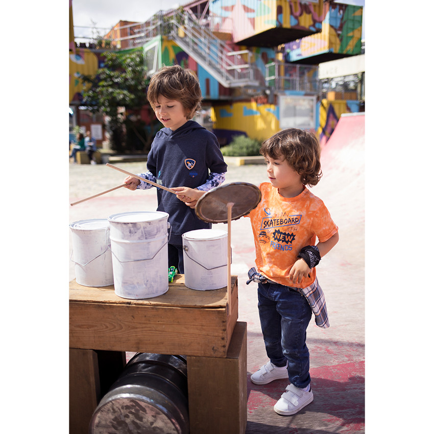 Sweat à capuche en molleton manches courtes avec badges patchés 