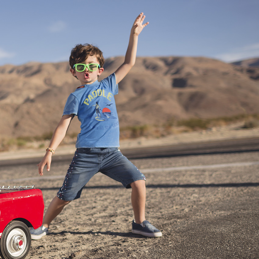 Tee-shirt manches courtes à capuche avec print "paddle" sur le devant 