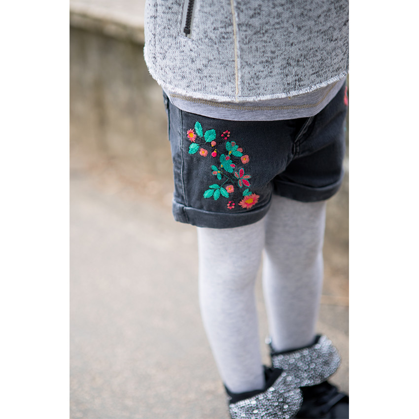 Short en jeans brodé avec ceinture pailletée 