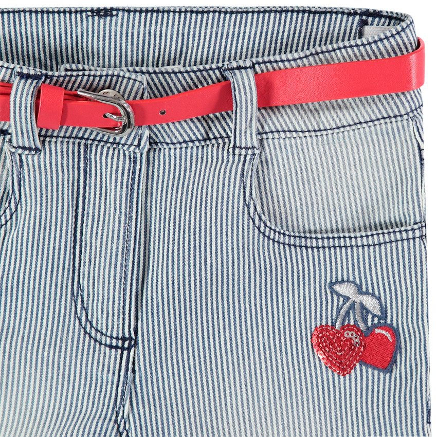 Jean effet used à rayures et ceinture ajustable 