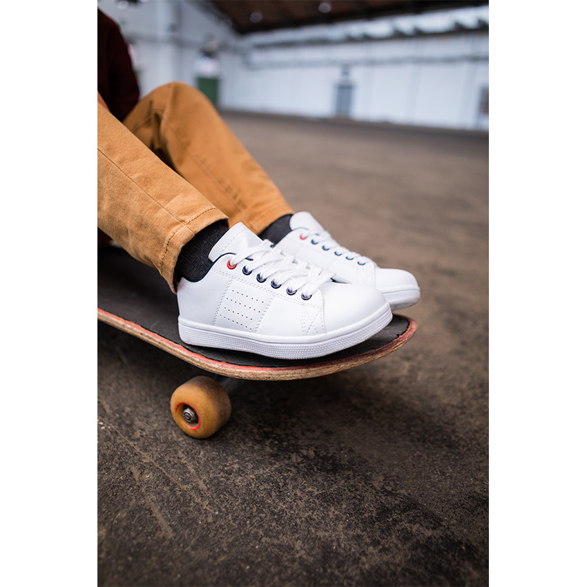 Baskets basses unies à lacets du 28 au 35 