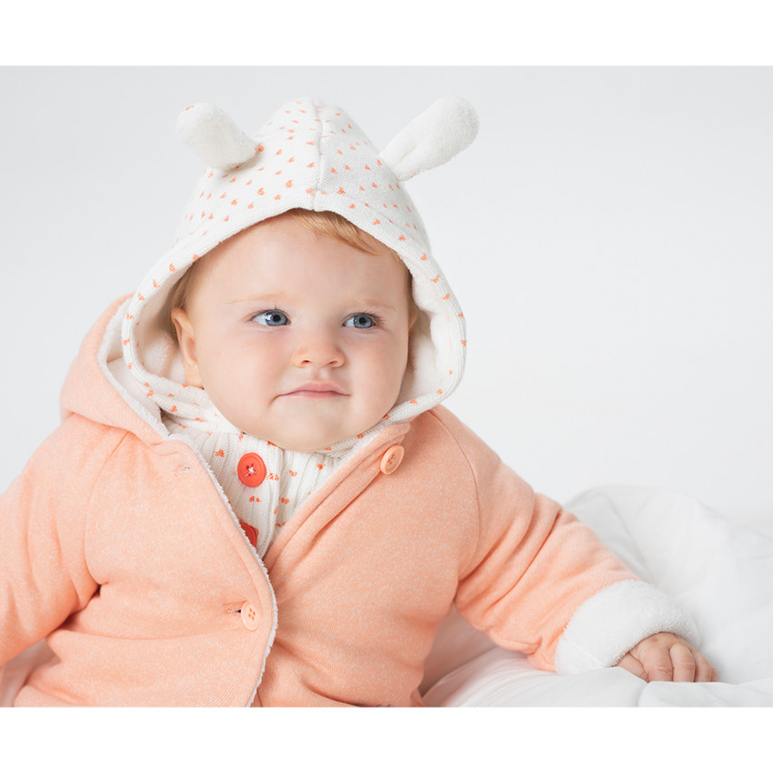 Cagoule en tricot avec oreilles en relief et coeurs  