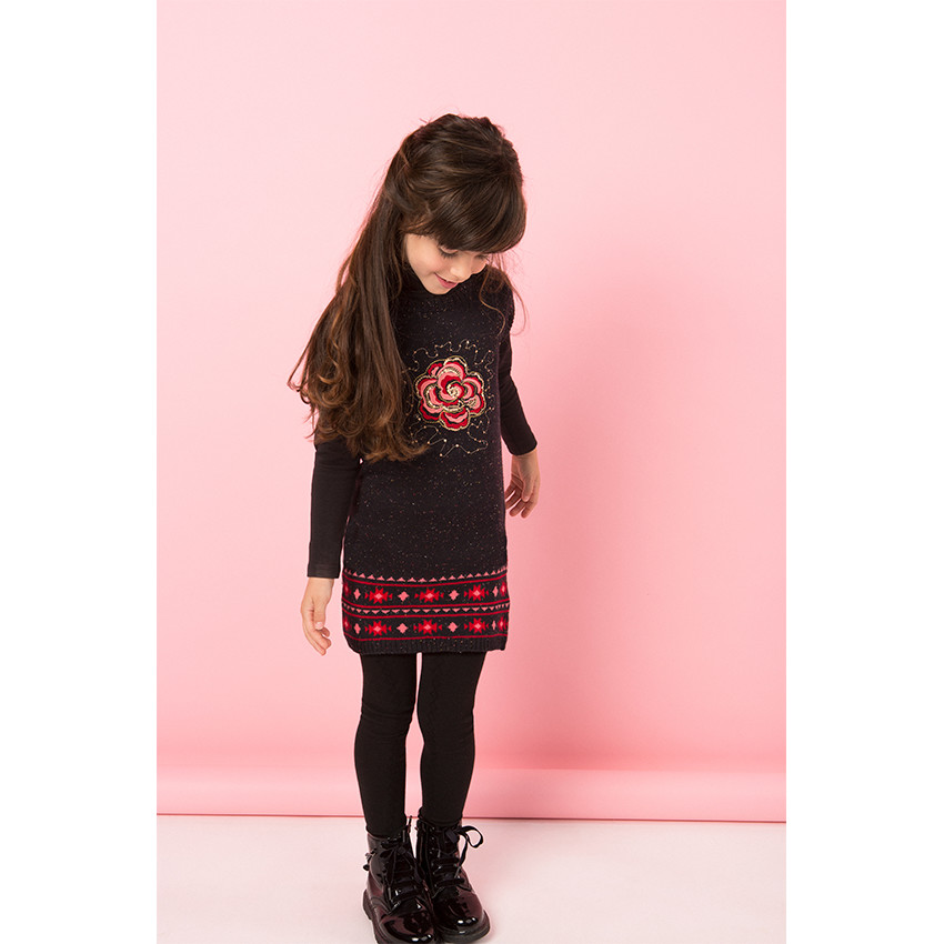 Robe manches courtes en tricot avec fleur brodée 