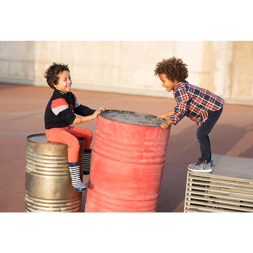 Pull en tricot fantaisie avec col roulé et inscription en jacquard 